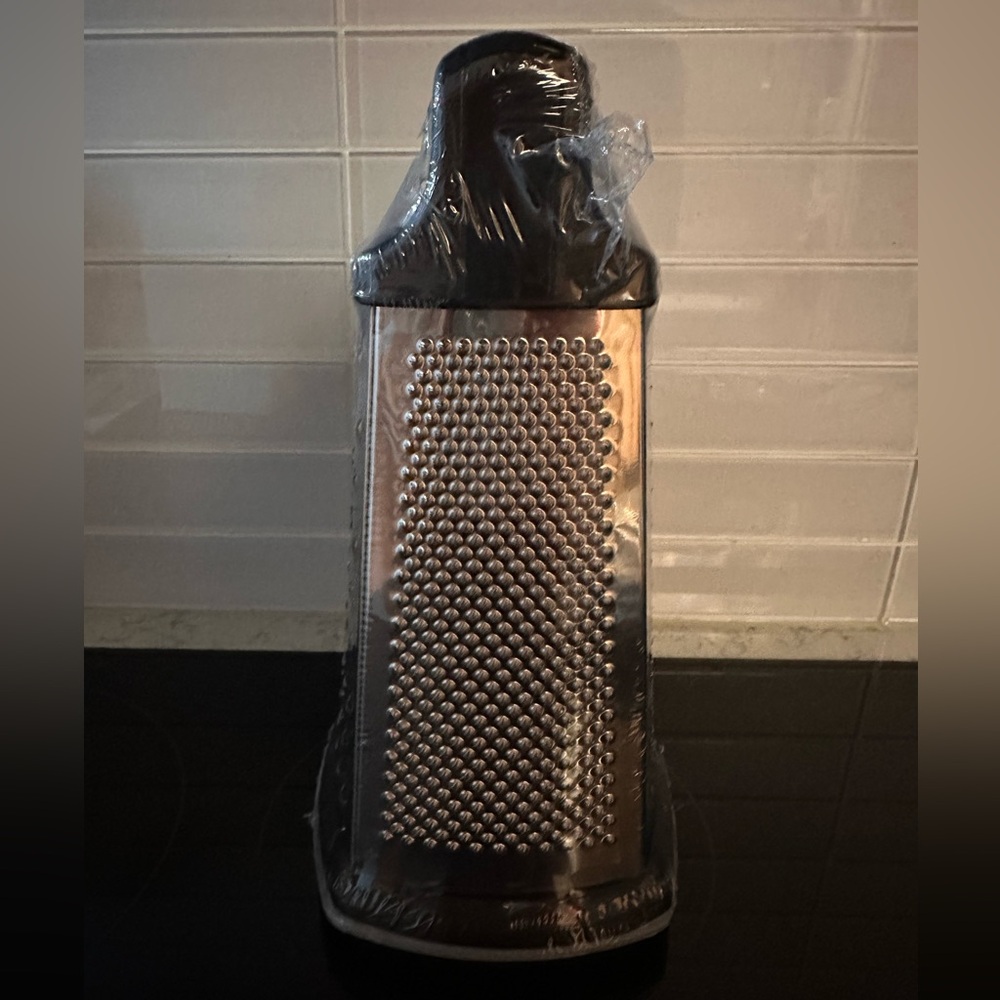 •NWT• large grater